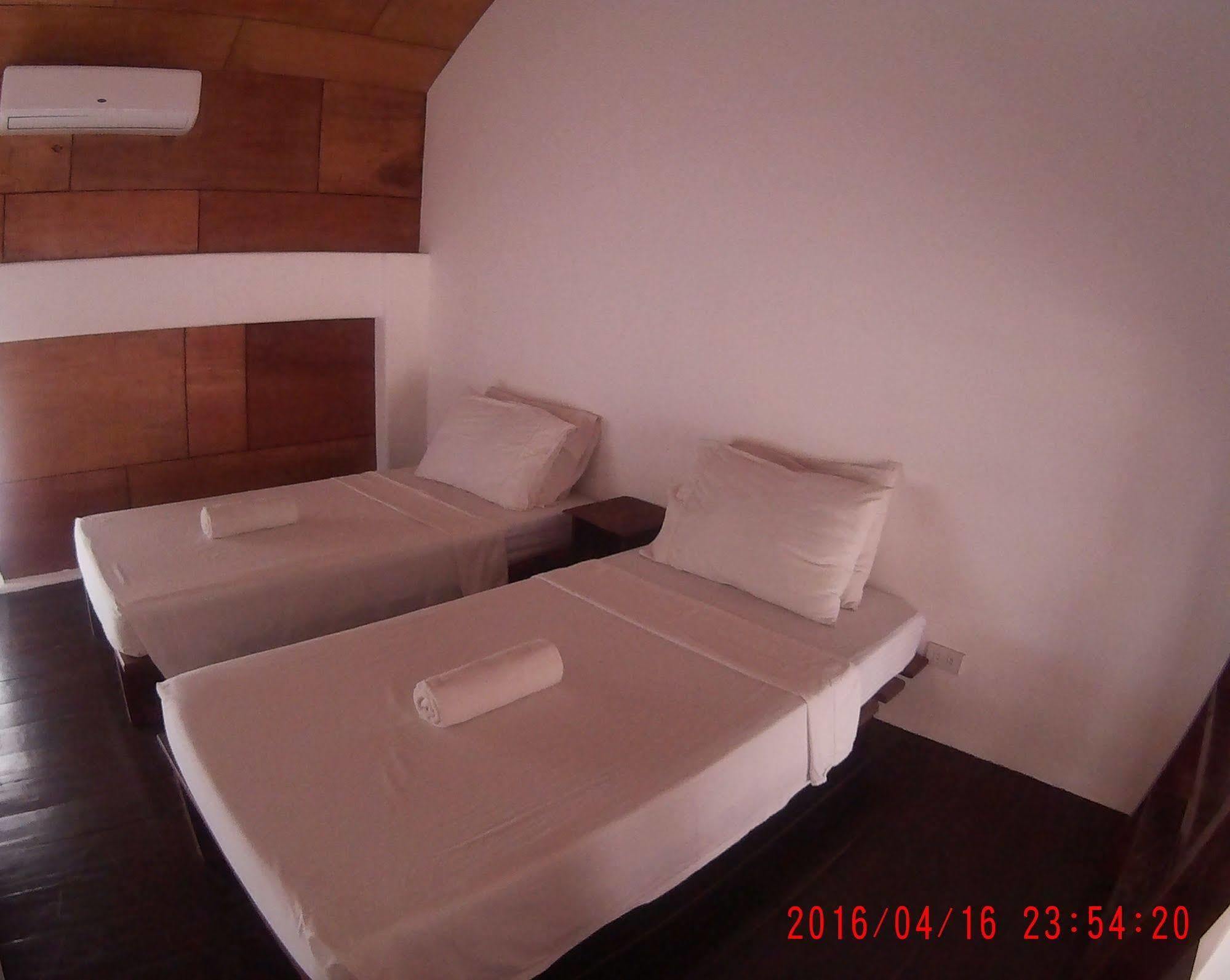 Boracay Coco Huts Hotel Balabag  ภายนอก รูปภาพ